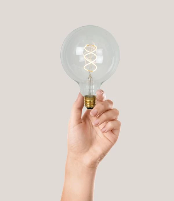 Lucide G125 - Glühfadenlampe - Ø 12,5 cm - LED Dim. - E27 - 1x4,9W 2700K - Transparent - Atmosphäre 1